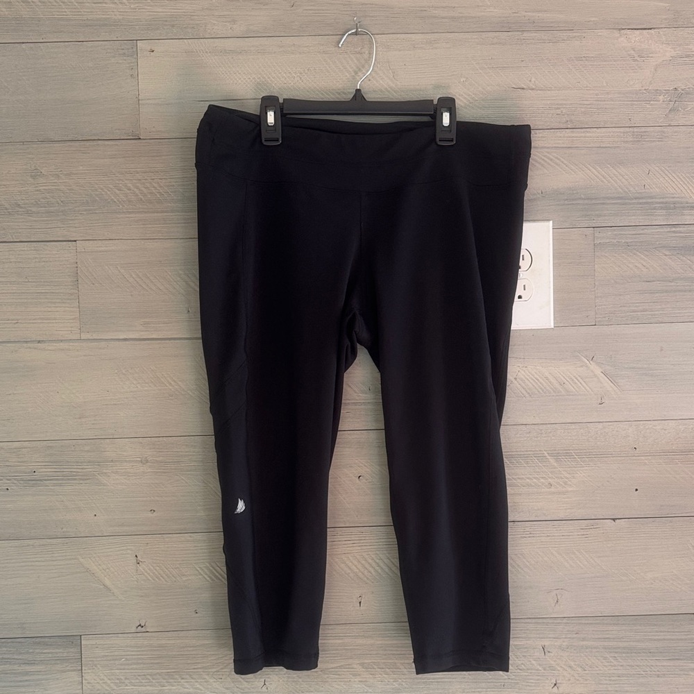 Women's Classic Black‎ Capri Pants